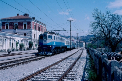 {short description of image}